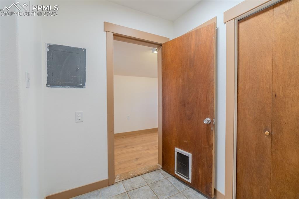 Image 34 of 44: Utility Room