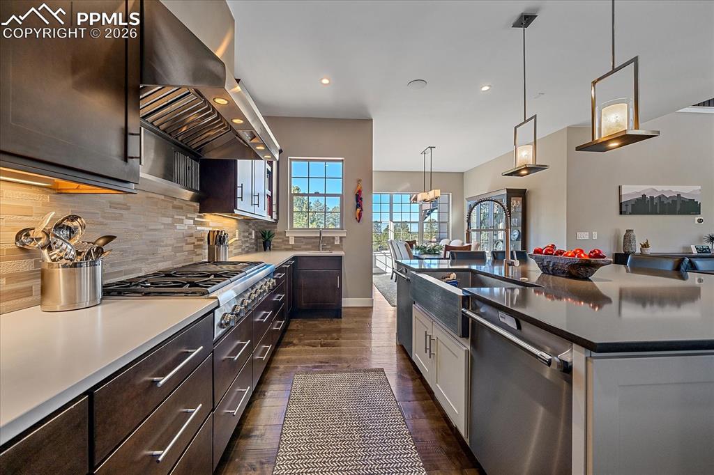 Image 18 of 50: A chef