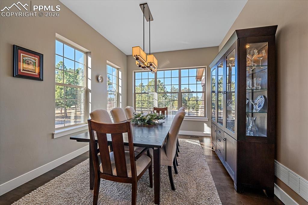 Image 20 of 50: Dedicated dining area - should two dining areas not be needed, use this spa