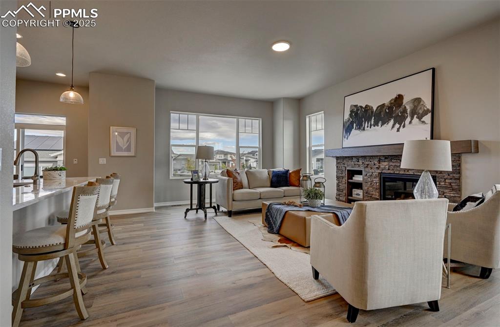 Image 7 of 32: Living Room