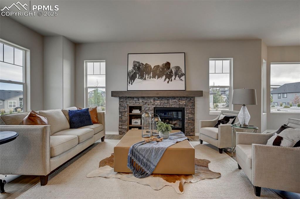 Image 8 of 32: Living Room