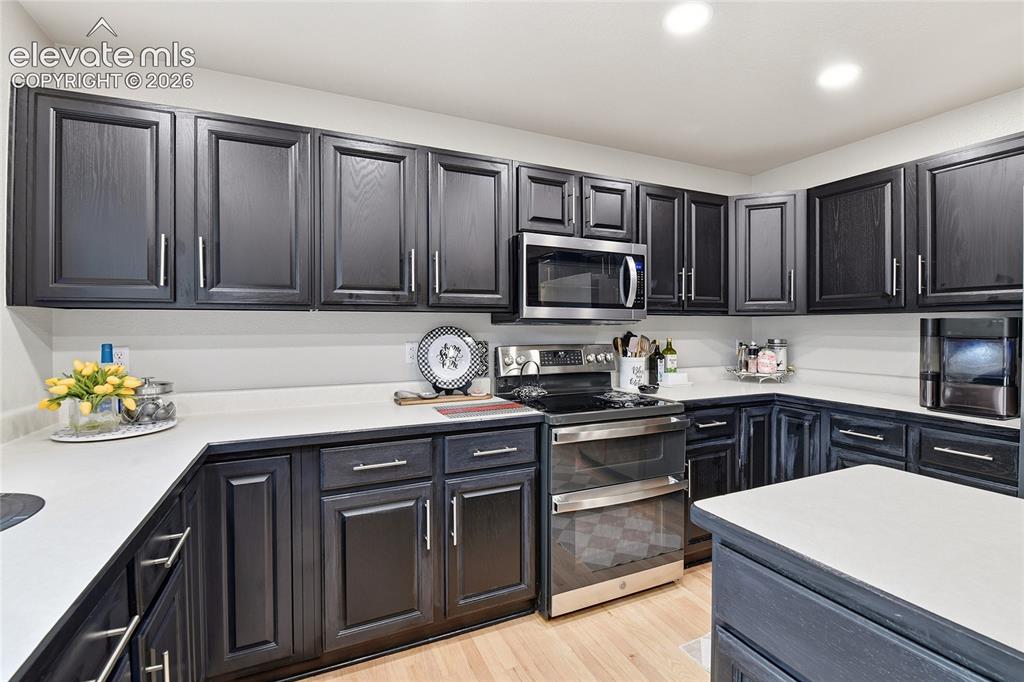Image 12 of 46: Kitchen