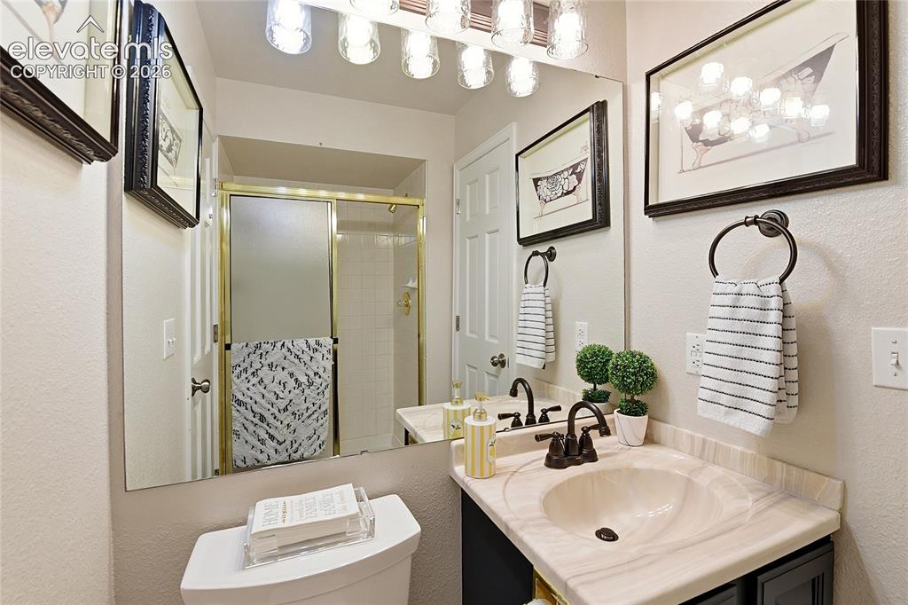 Image 18 of 46: Bathroom
