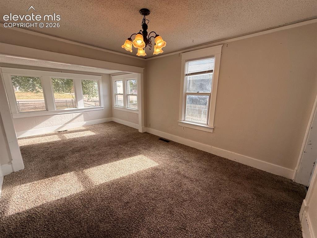 Image 9 of 50: Living Room