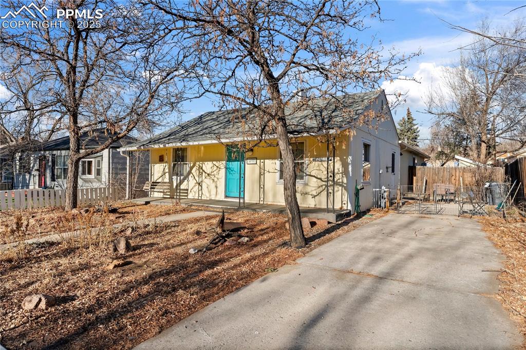 Image 2 of 34: Front of Structure