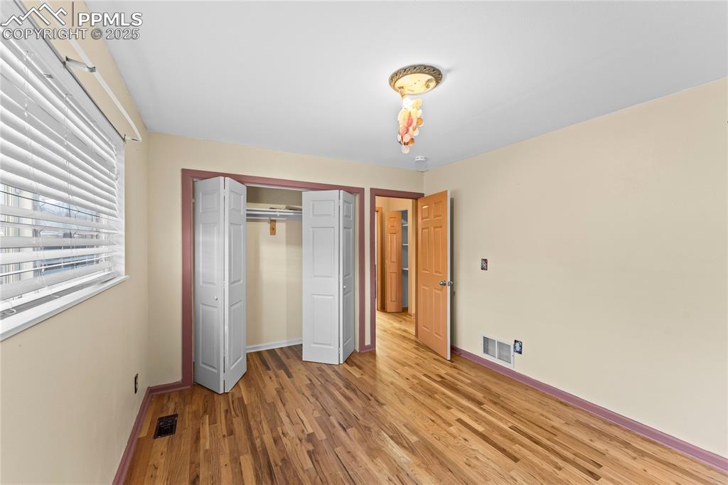 Image 26 of 34: Bedroom