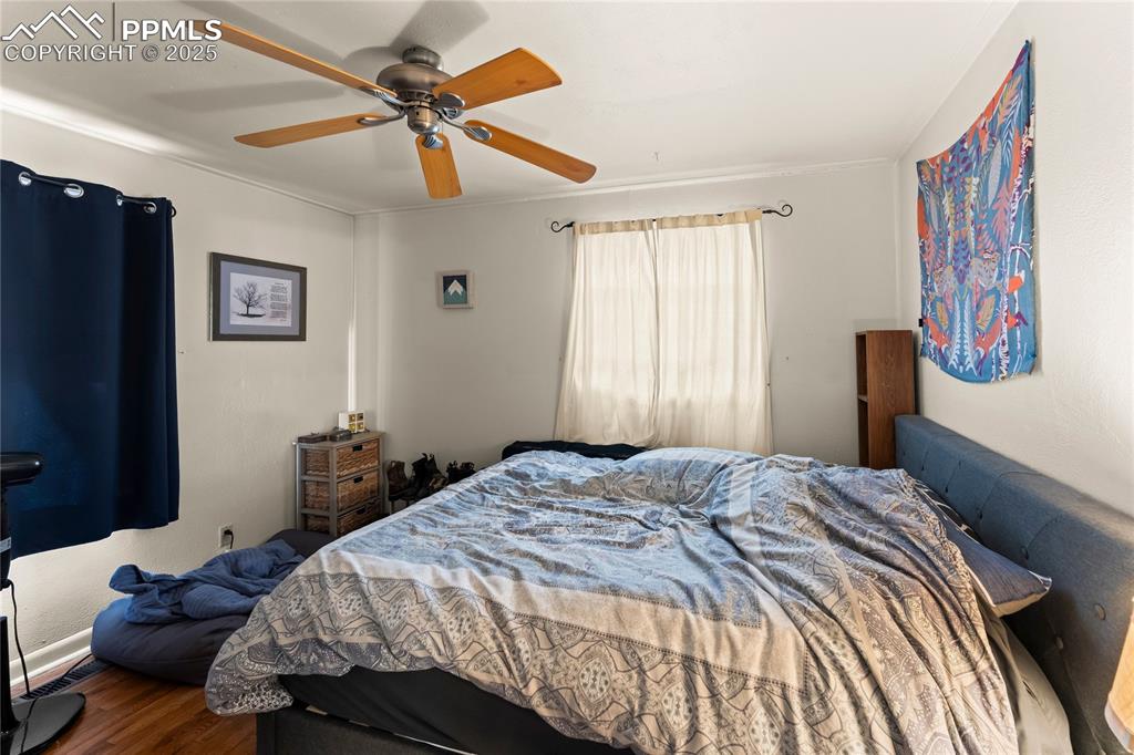 Image 8 of 34: Bedroom