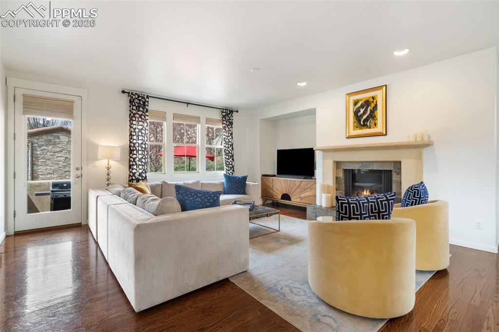 Image 14 of 44: Living Room