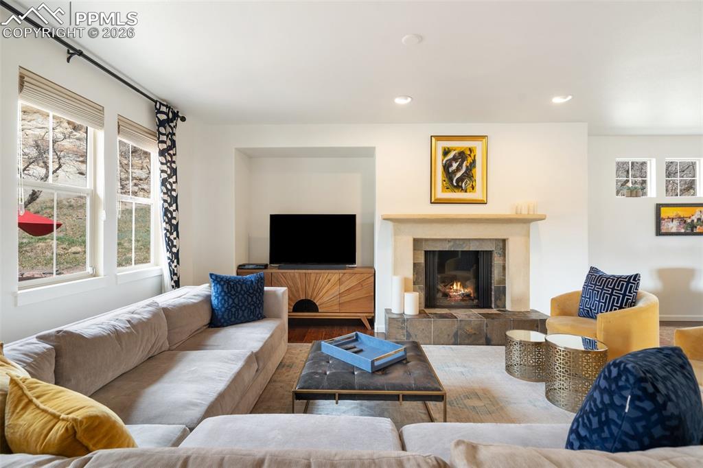 Image 15 of 44: Living Room