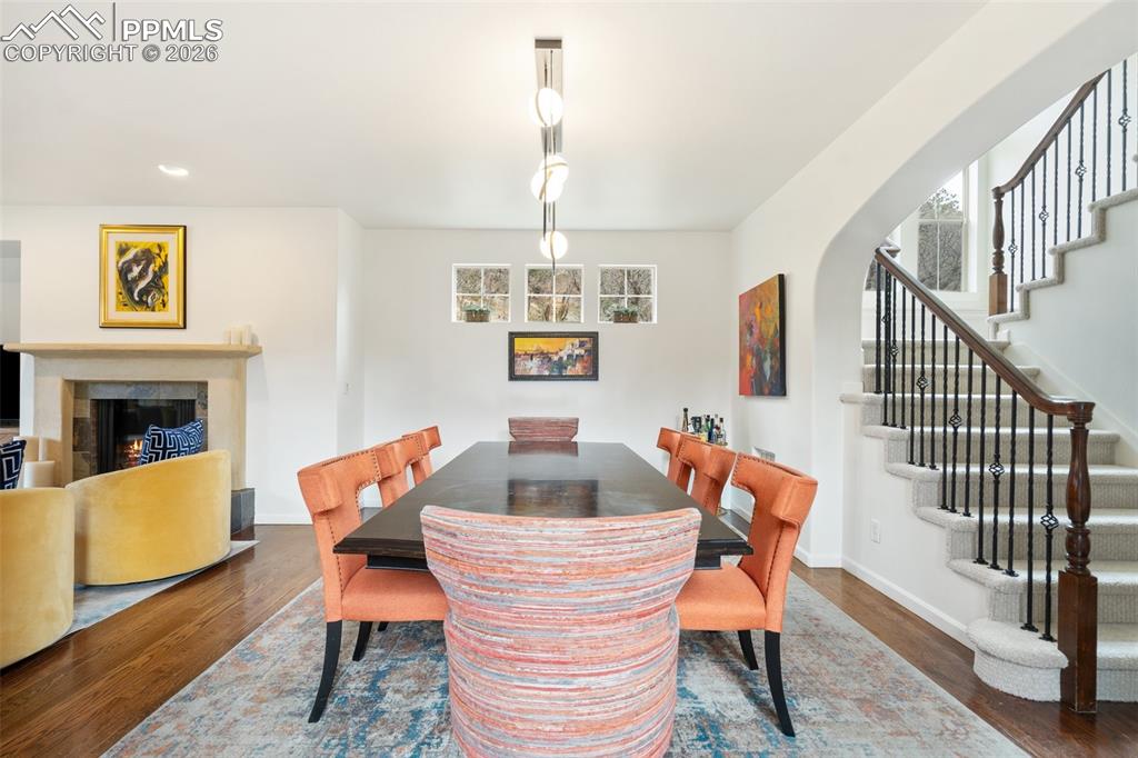 Image 16 of 44: Dining Room