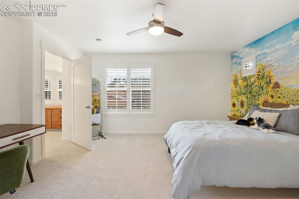 Image 18 of 44: Bedroom