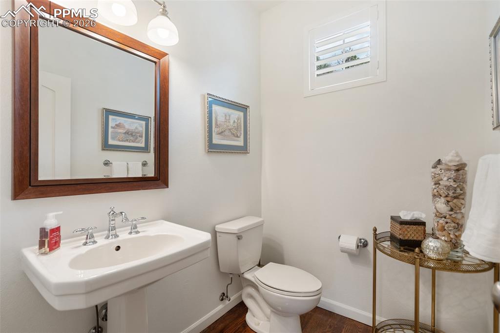 Image 19 of 44: Bathroom