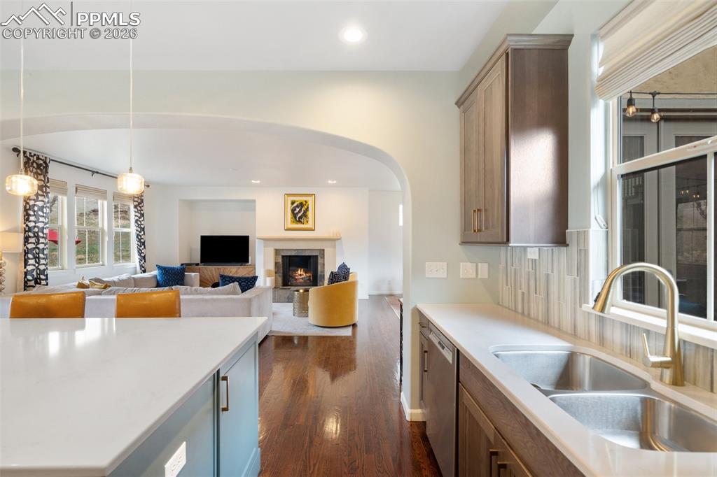 Image 20 of 44: Kitchen