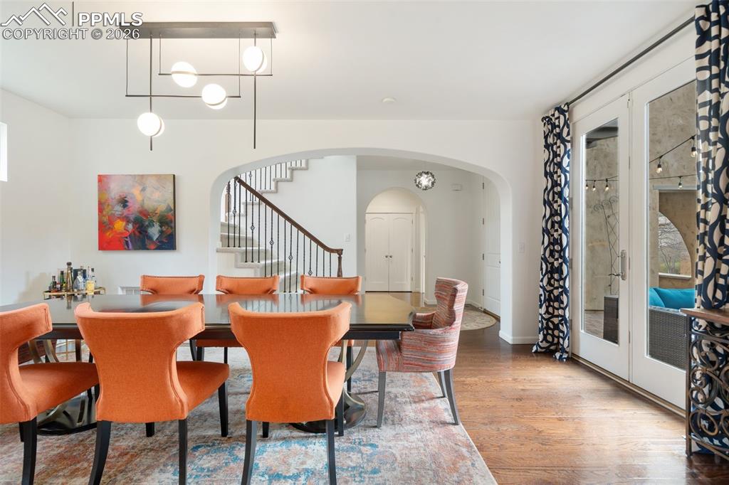 Image 25 of 44: Dining Room