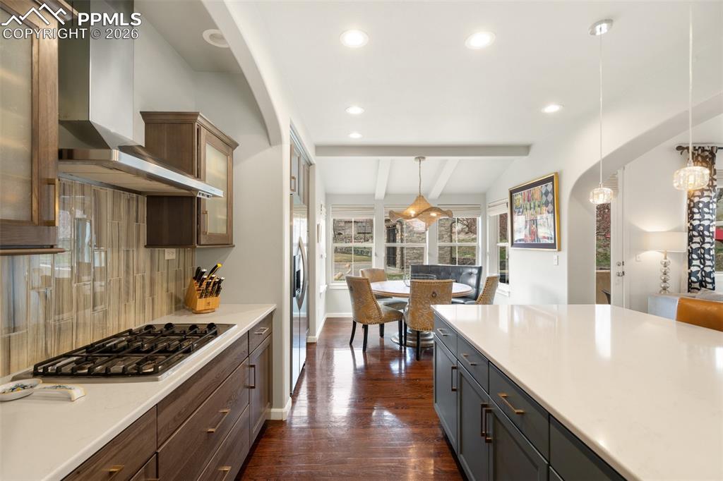 Image 26 of 44: Kitchen