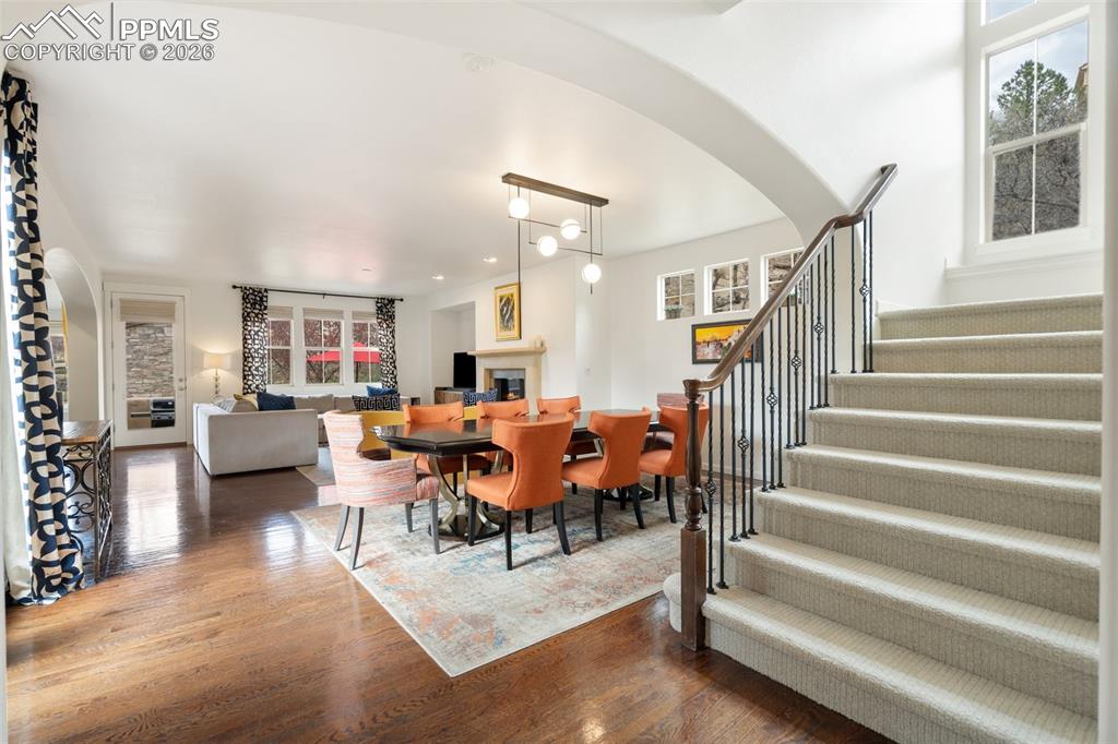 Image 32 of 44: Entry