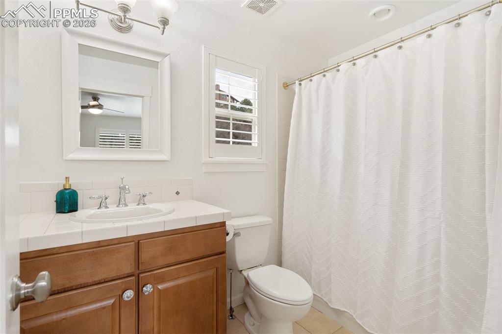 Image 40 of 44: Bathroom