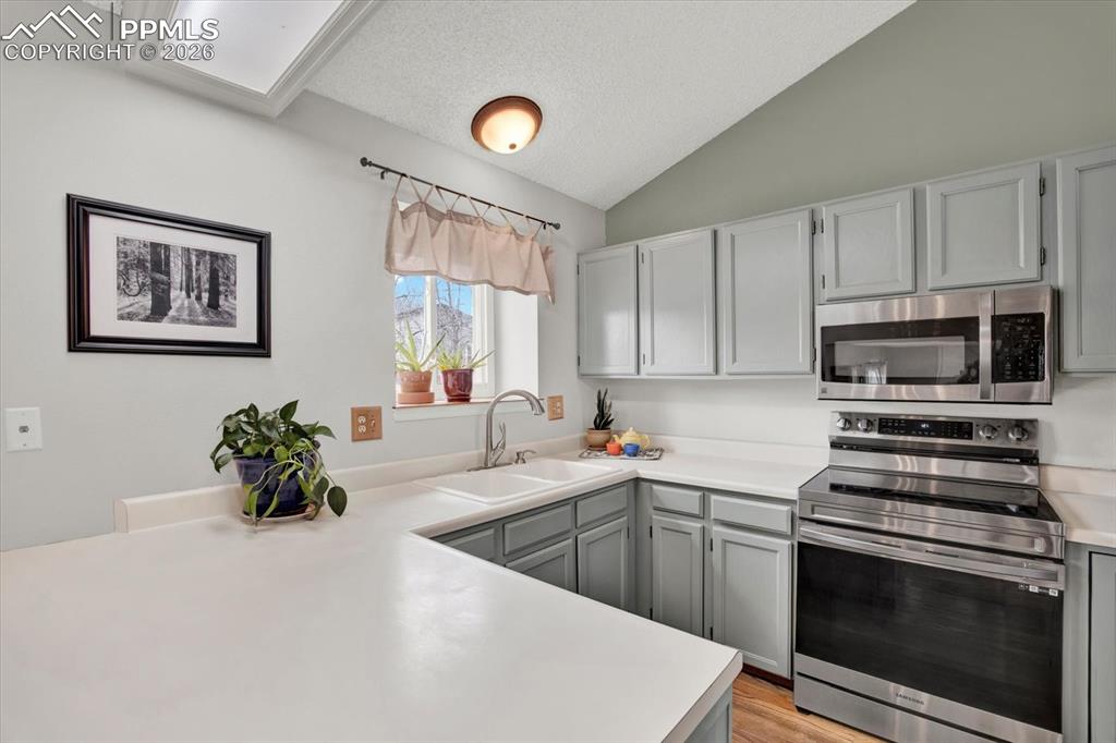 Image 10 of 39: Kitchen