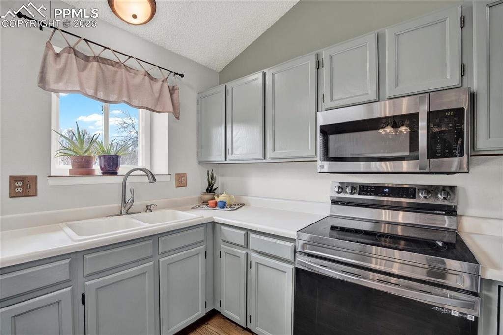 Image 11 of 39: Kitchen