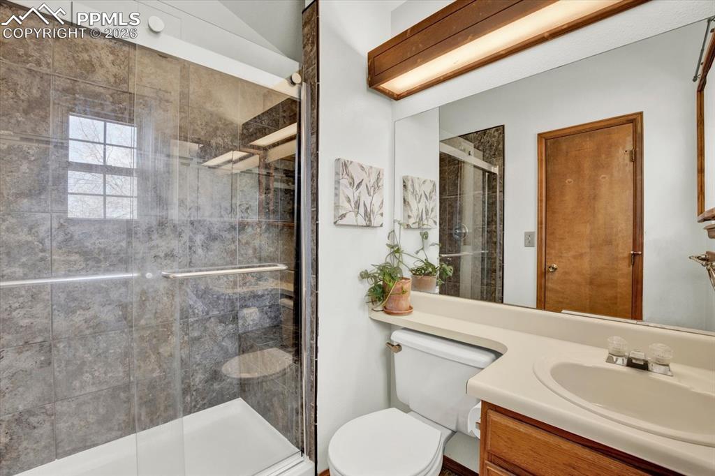 Image 17 of 39: Bathroom