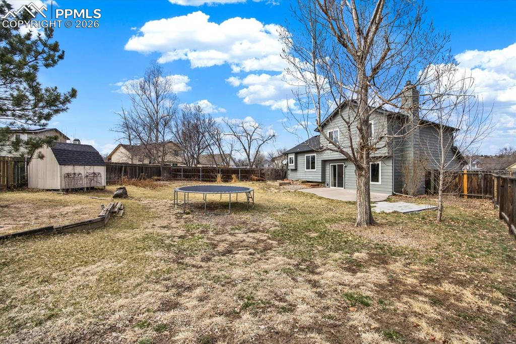 Image 30 of 39: Yard