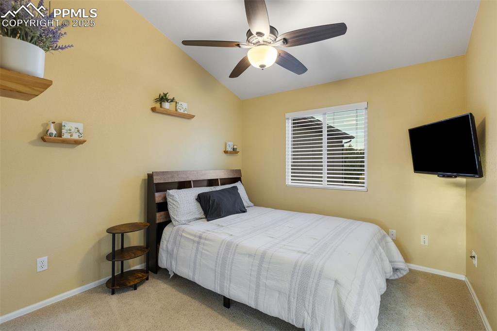 Image 24 of 44: Bedroom