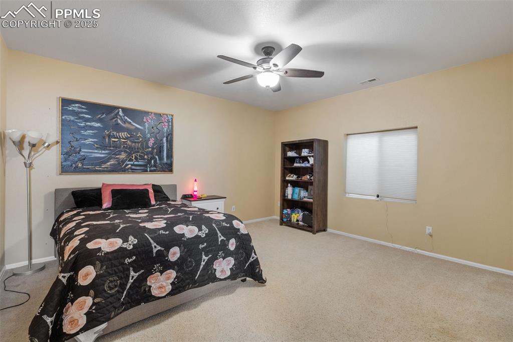 Image 29 of 44: Bedroom