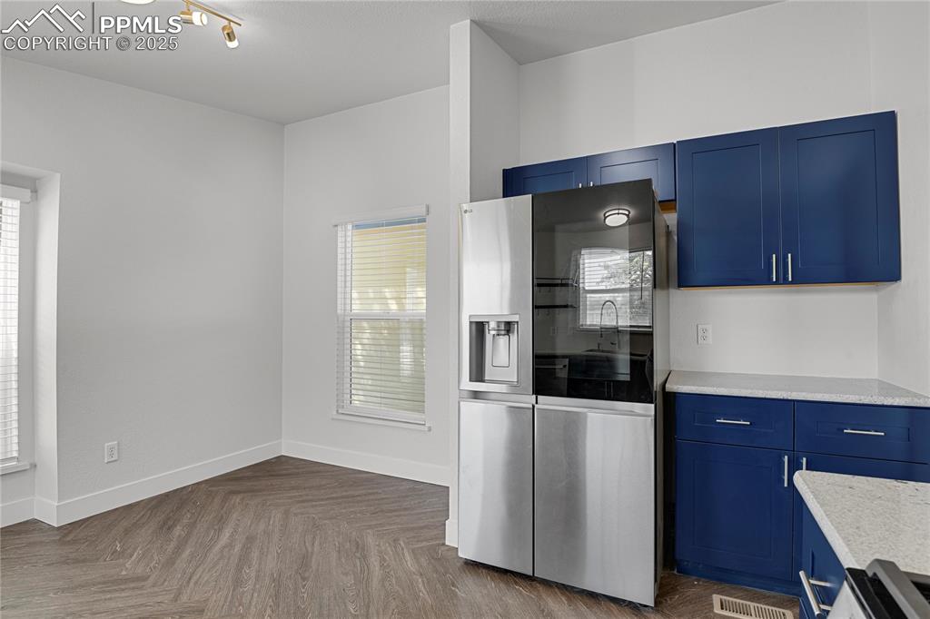 Image 10 of 29: Kitchen