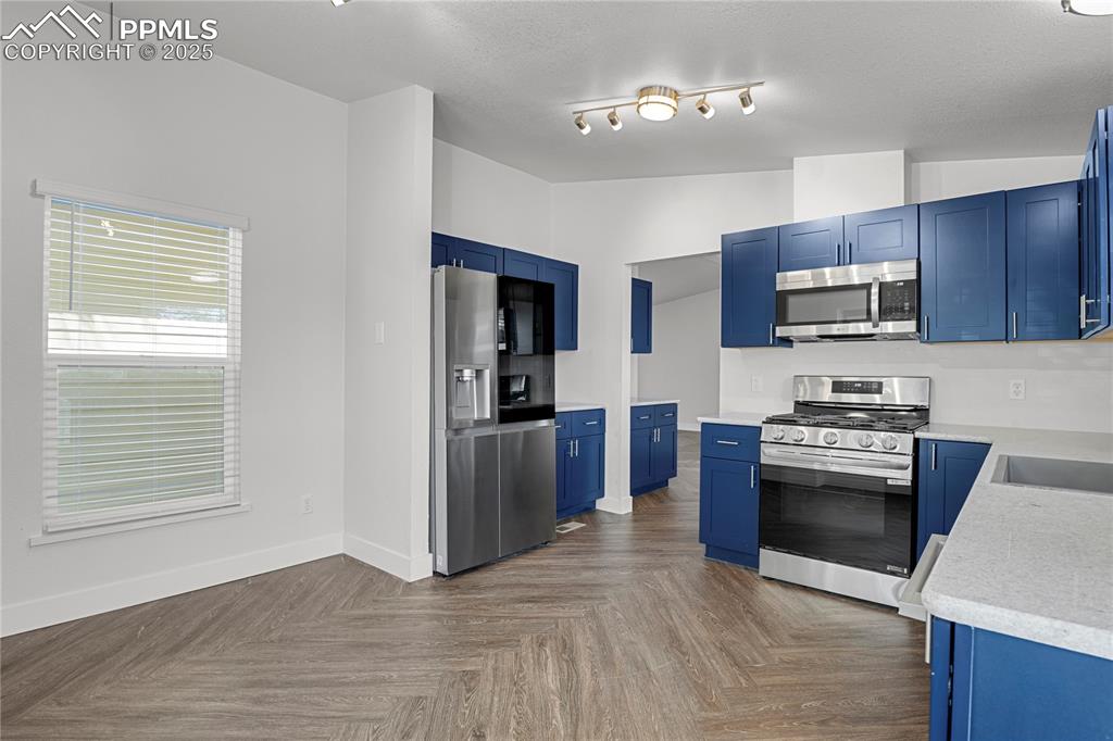 Image 12 of 29: Kitchen
