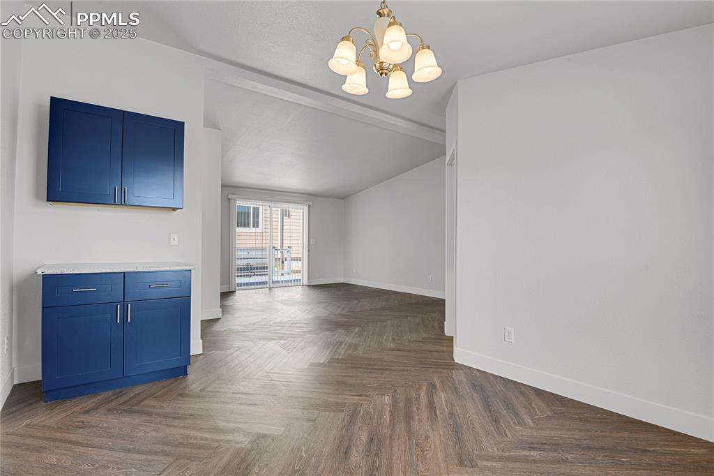 Image 14 of 29: Dining Area