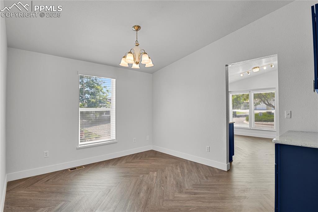Image 15 of 29: Dining Area