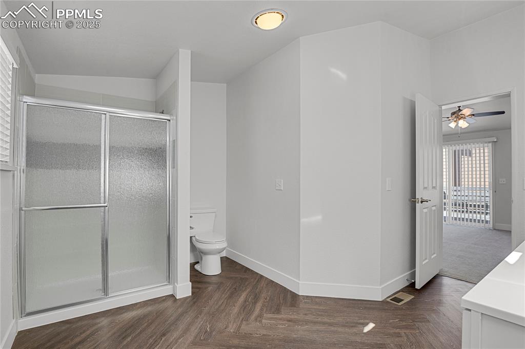 Image 20 of 29: Bathroom