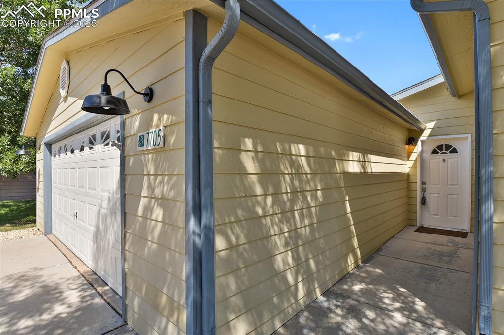 Image 5 of 29: Garage