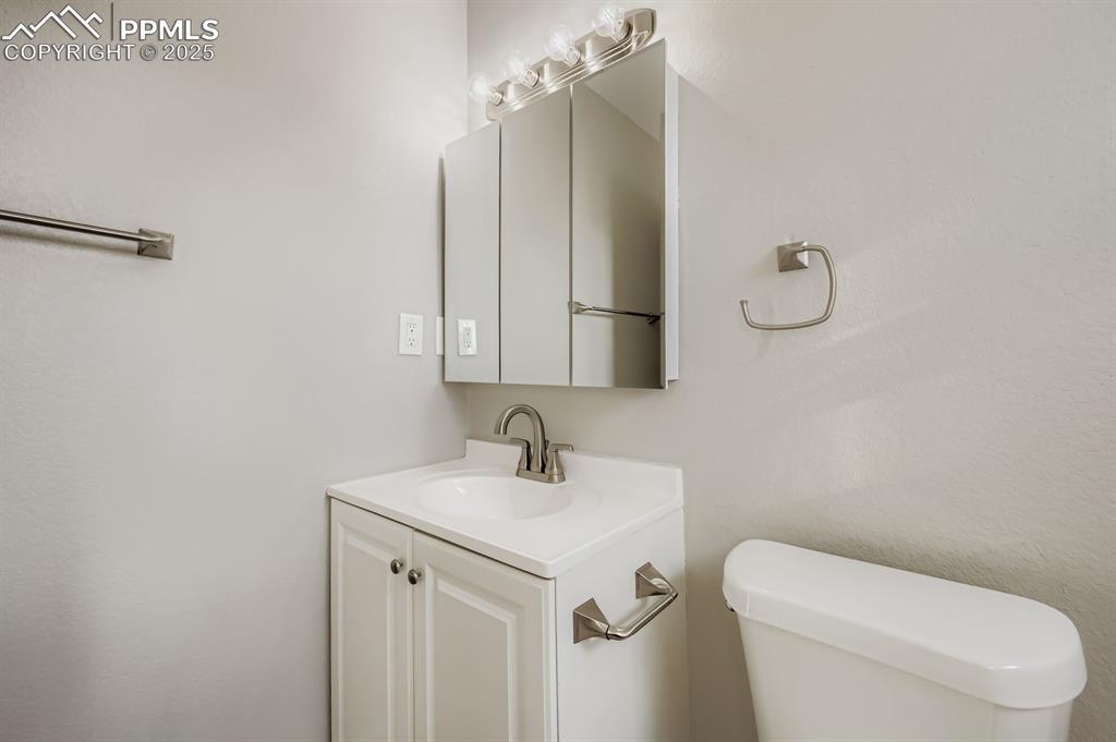 Image 17 of 28: Main level Powder Room!