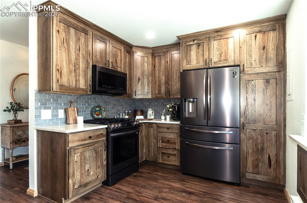 Image 11 of 43: Kitchen