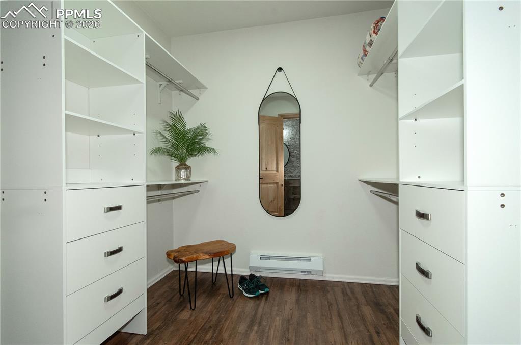 Image 21 of 43: Closet