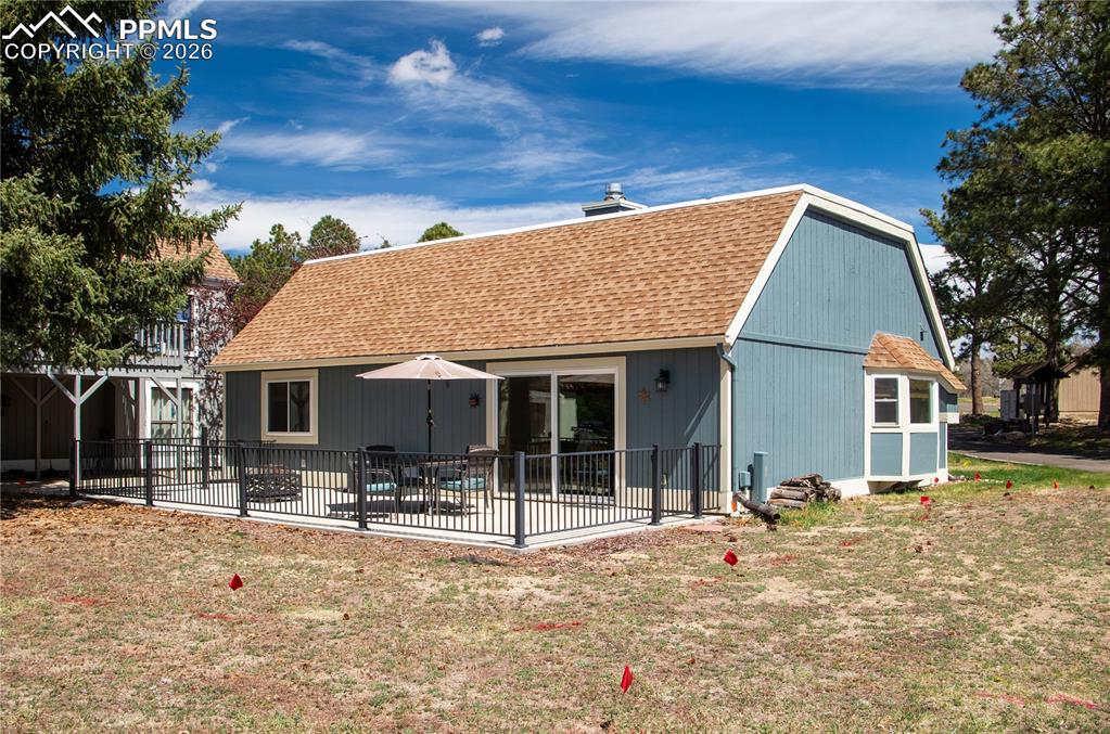 Image 28 of 43: Back of Structure