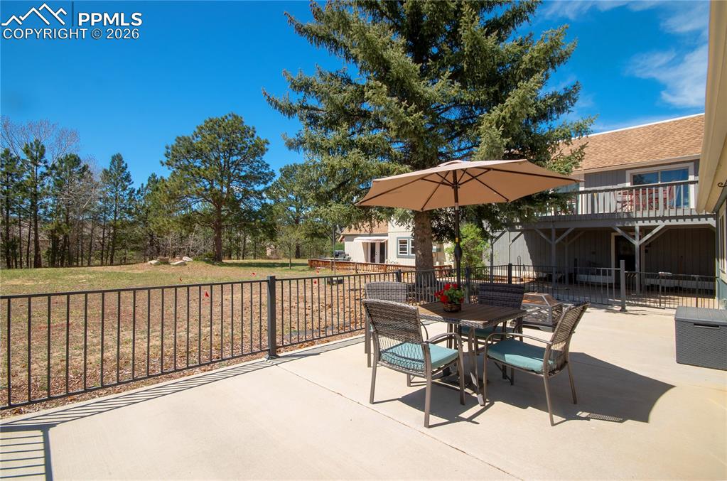 Image 30 of 43: Patio