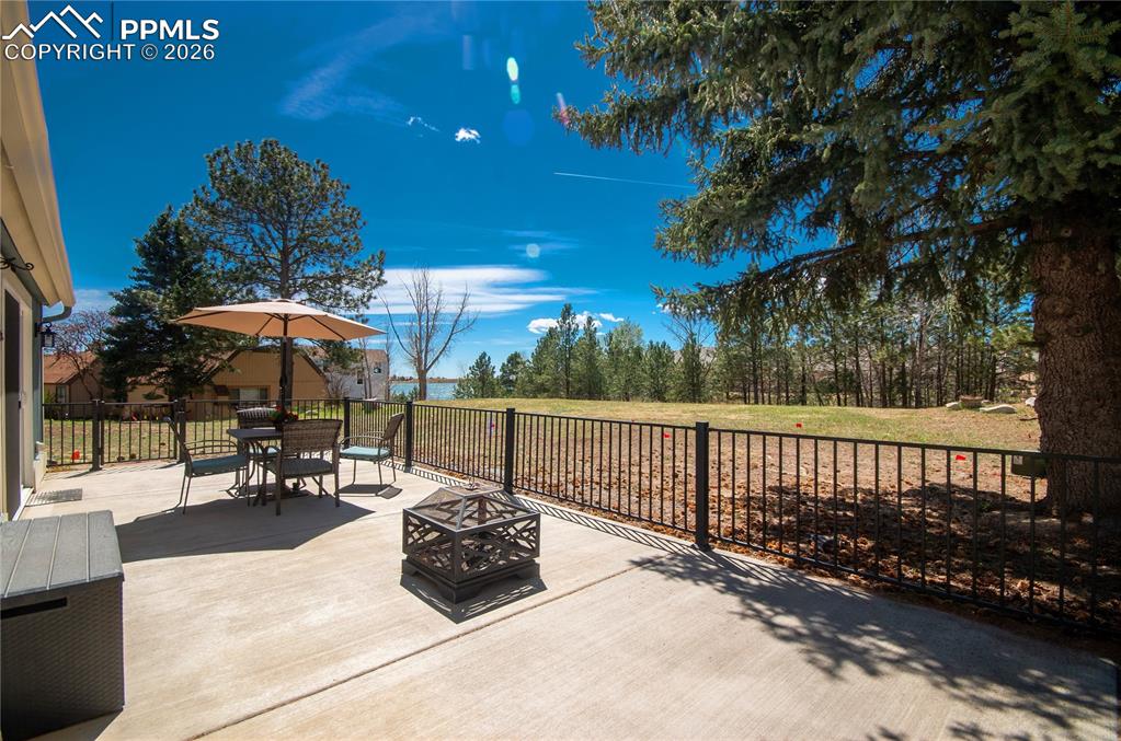 Image 31 of 43: Patio