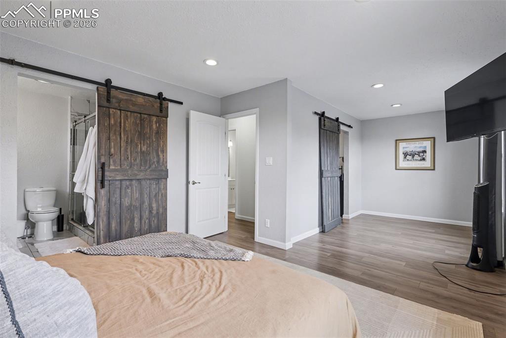 Image 12 of 30: Bedroom