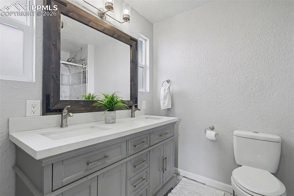 Image 13 of 30: Bathroom