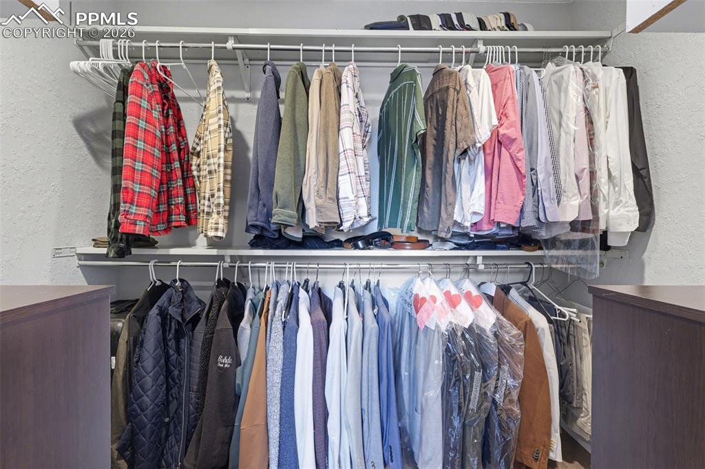 Image 15 of 30: Closet