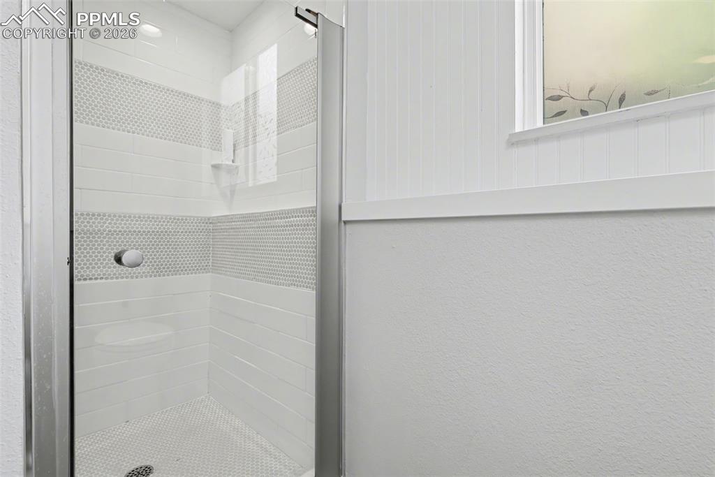 Image 23 of 30: Bathroom