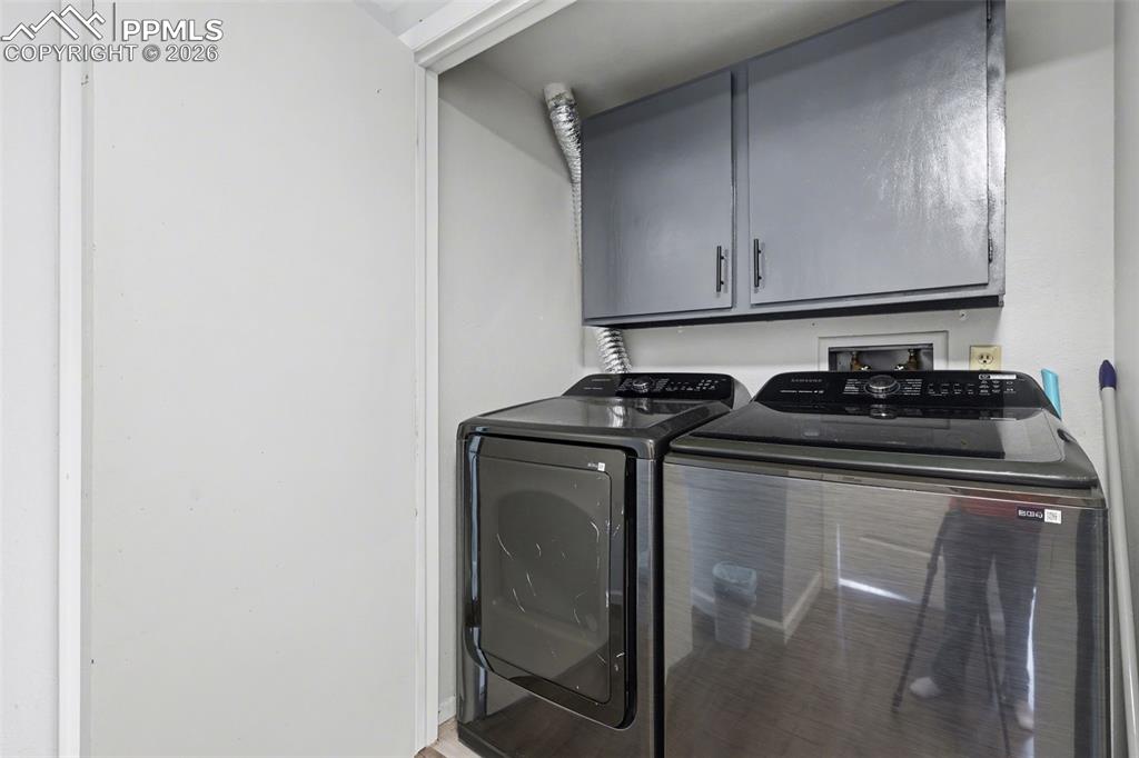 Image 24 of 30: Laundry