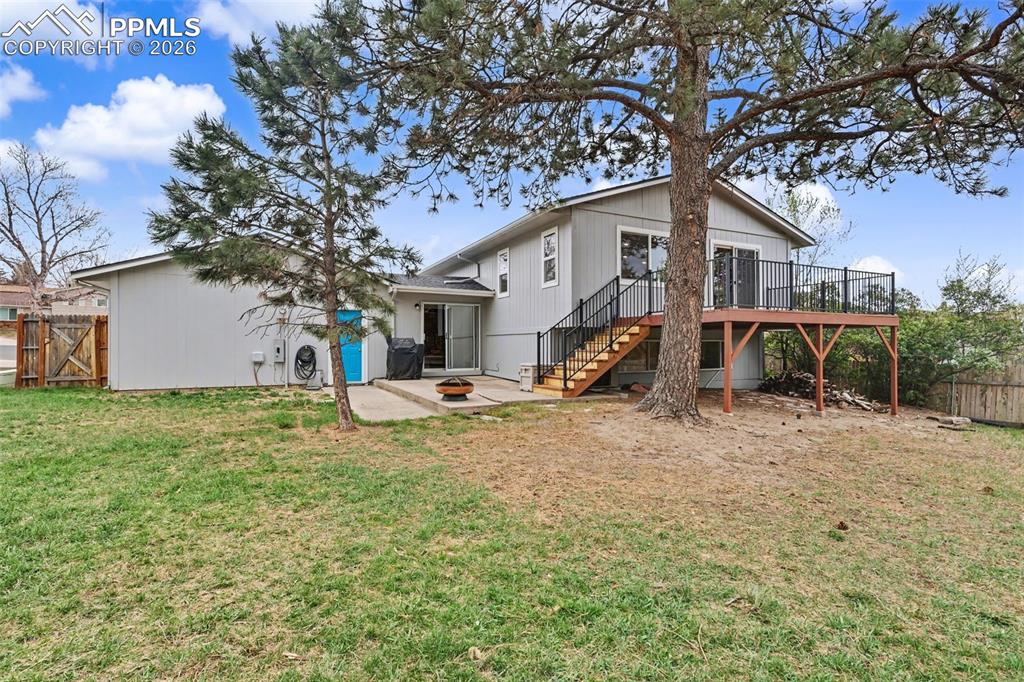 Image 26 of 30: Back of Structure