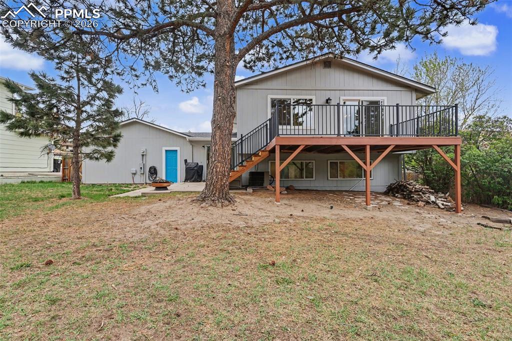 Image 27 of 30: Back of Structure