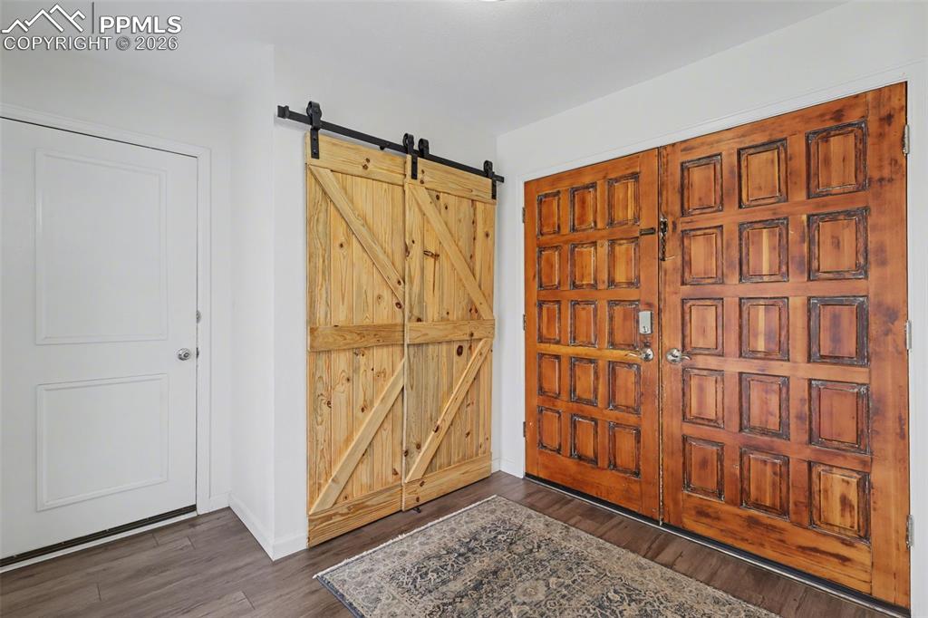 Image 4 of 30: Entry