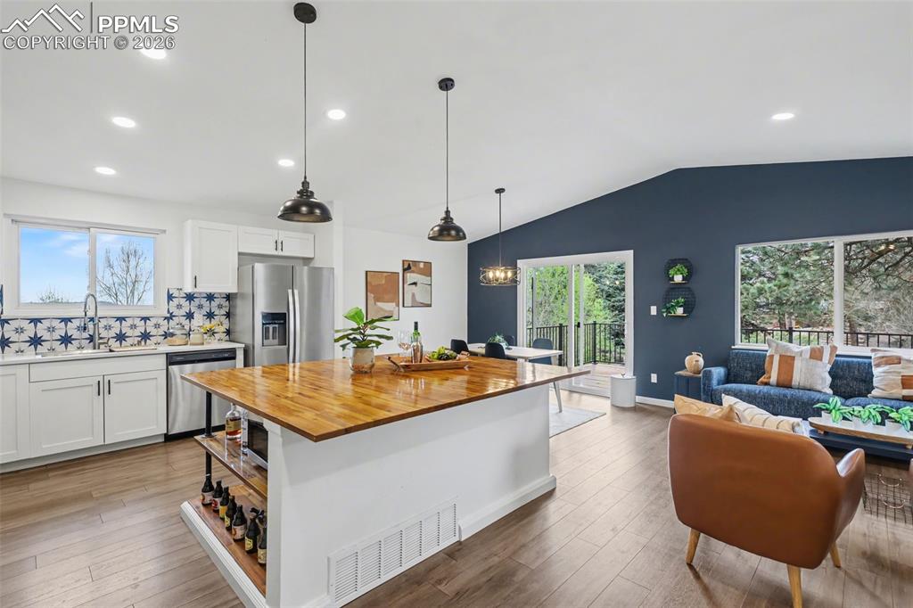 Image 8 of 30: Kitchen