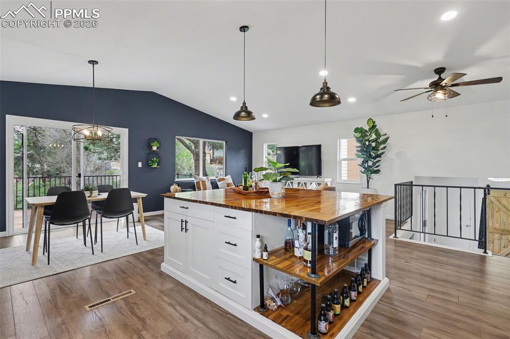 Image 9 of 30: Kitchen