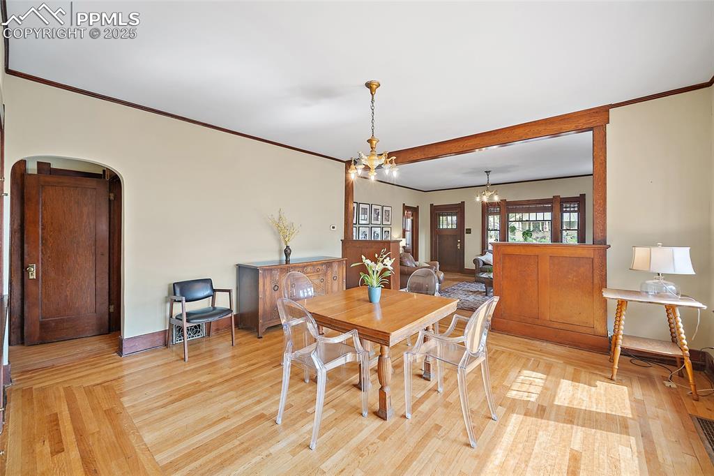 Image 10 of 39: Dining room